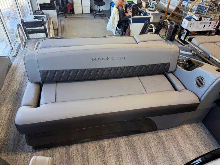 2026 Bennington 25QXSBWA - NEW DESIGN - ESP+ - Windshield - V10 425 HP!!! US-ETWS9307J526 [photo 27]